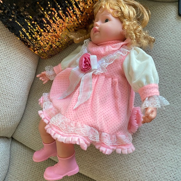 Beautiful doll from India Like new. - Picture 13 of 16